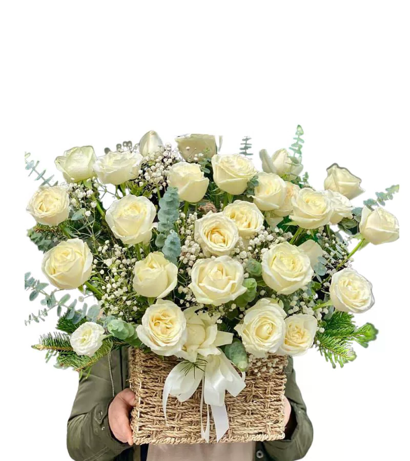 Giỏ Hoa Hồng Trắng Giỏ Mây Thanh Lịch