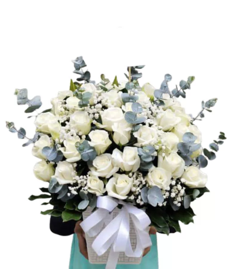 Giỏ Hoa Hồng Trắng Lá Bạc Hà Sang Trọng