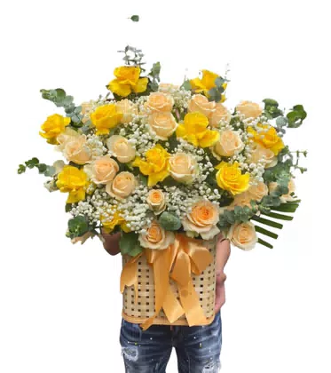 Giỏ Hoa Hồng Vàng Kem Nắng Ấm Chúc Mừng
