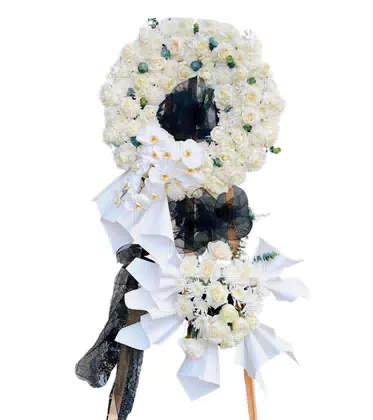 Vòng Hoa Chia Buồn Trắng Nơ Đen Trang Nghiêm