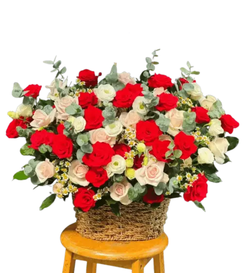 Giỏ hoa hồng đỏ trắng mix