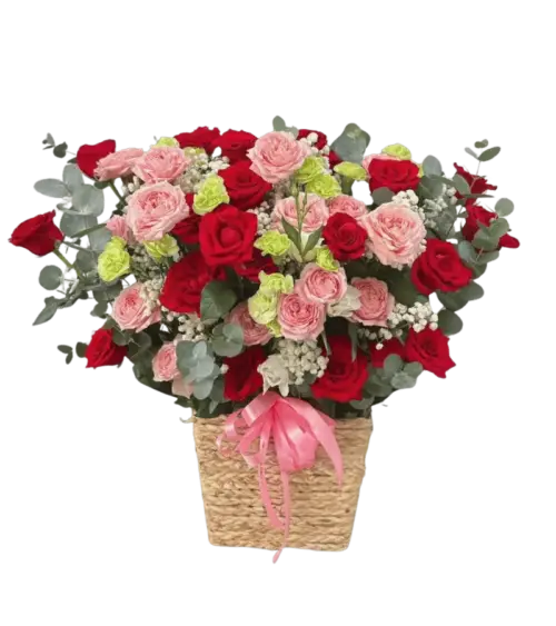 Giỏ hoa hồng đỏ hồng phối cúc bi xanh giỏ đan