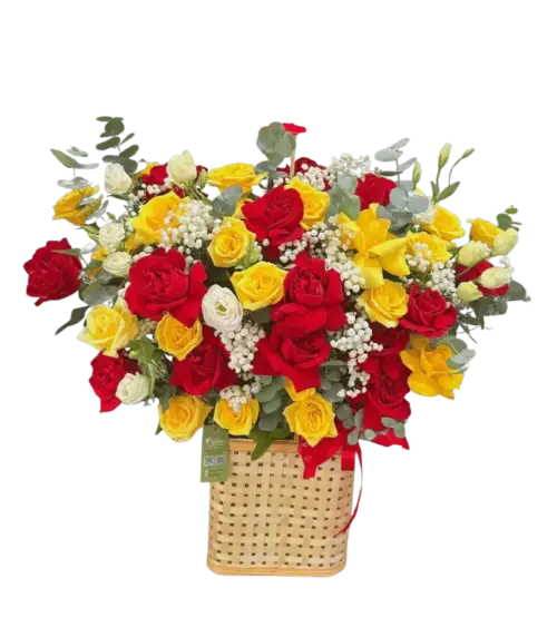 Giỏ hoa hồng đỏ vàng trắng giỏ nan tre