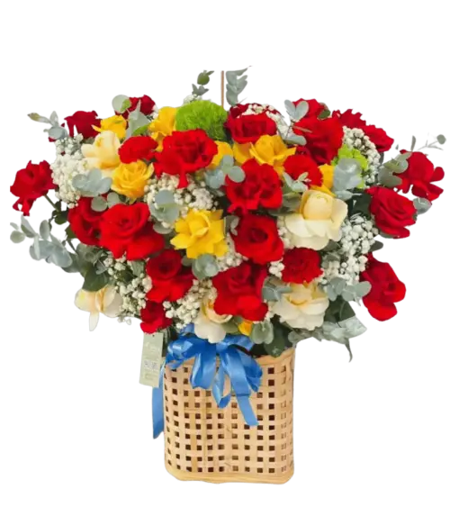 Giỏ hoa hồng đỏ vàng trắng nơ xanh