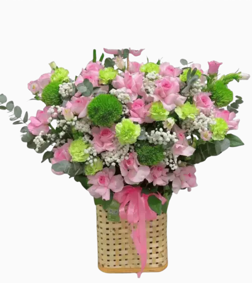 Giỏ hoa hồng phấn cẩm chướng xanh chân trâu giỏ đan