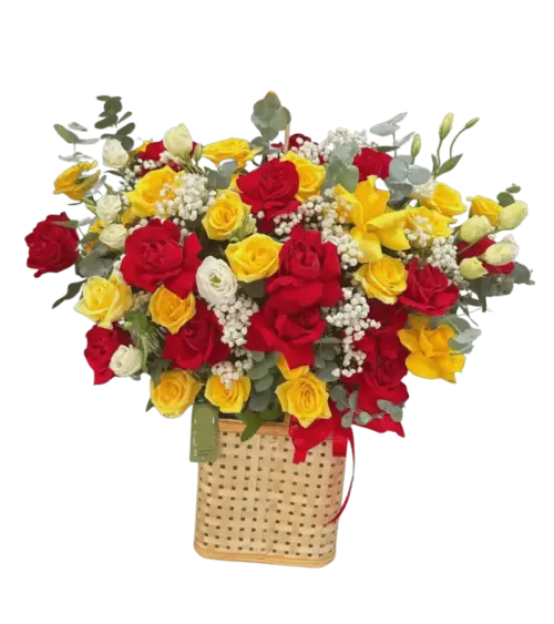 Giỏ hoa hồng đỏ vàng trắng giỏ nan tre 2