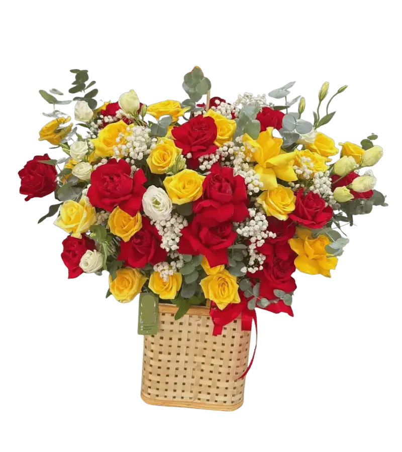 Giỏ hoa hồng đỏ vàng trắng giỏ nan tre 2