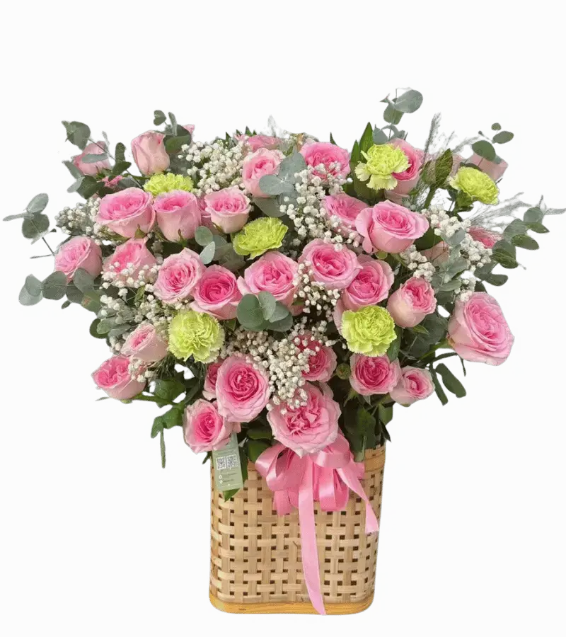 Giỏ hoa hồng phấn cẩm chướng xanh giỏ nan tre