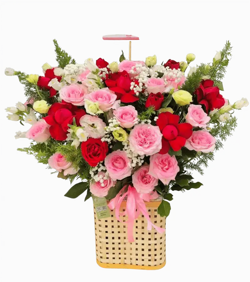 Giỏ hoa hồng phấn đỏ lisianthus trắng giỏ nan