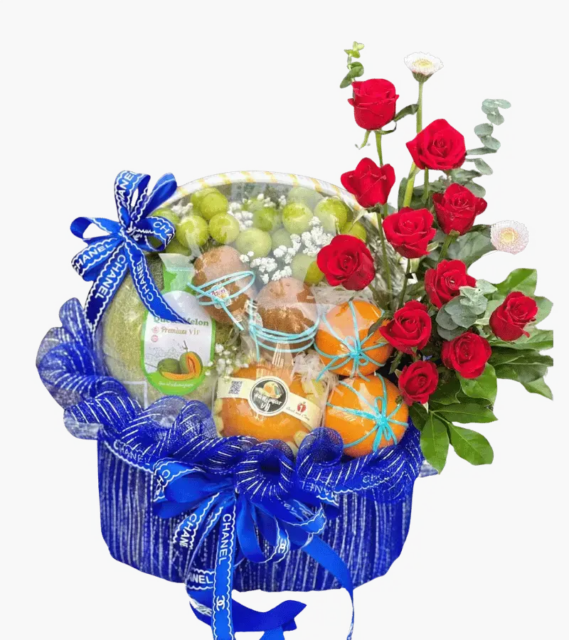 Giỏ trái cây kèm hoa hồng đỏ
