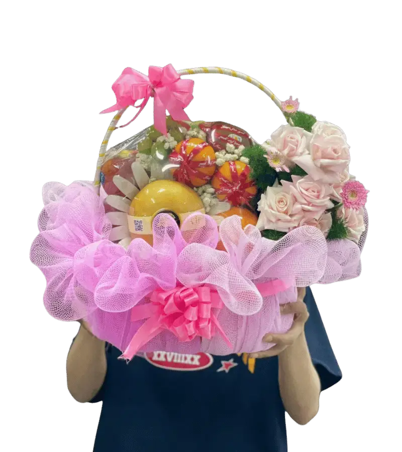 Giỏ trái cây kèm hoa hồng trắng hồng 3