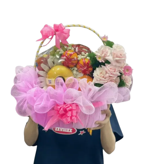 Giỏ trái cây kèm hoa hồng trắng hồng 3