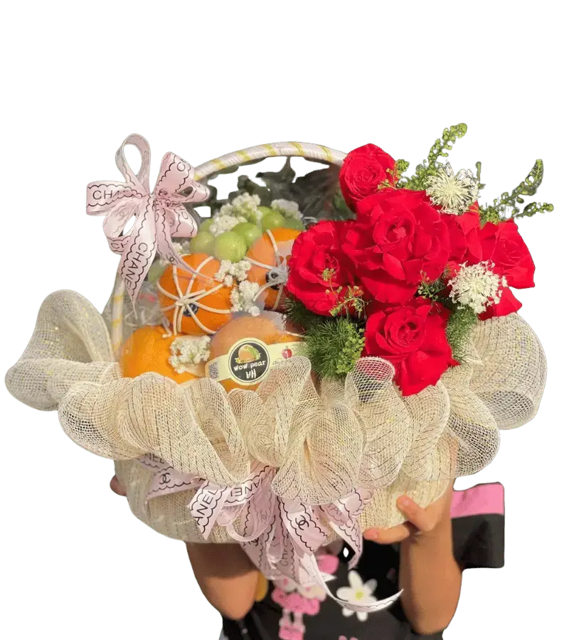 Giỏ trái cây kèm hoa hồng đỏ 3