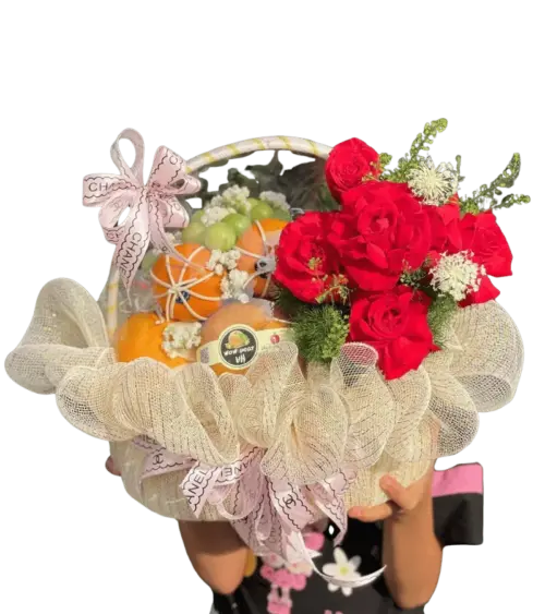 Giỏ trái cây kèm hoa hồng đỏ 3
