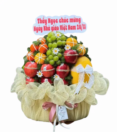Giỏ trái cây có bảng thiệp mừng ngày nhà giáo